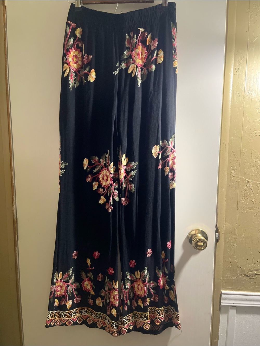 Liv Los Angeles Black Embroidered Wide Leg Palazzo Pants Size Medium Boho Floral